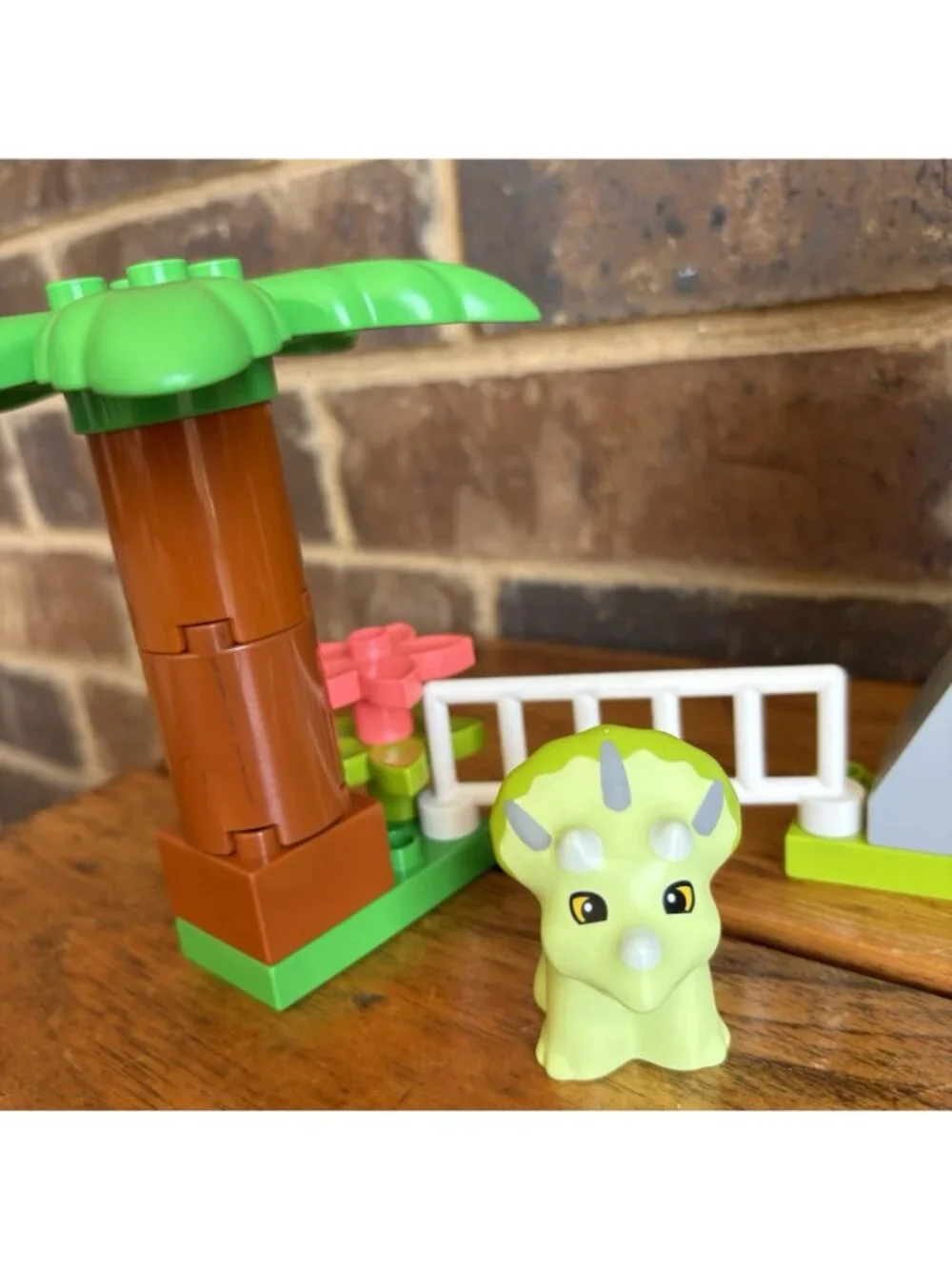 Lego Duplo 10939 Jurassic World T. Rex and Triceratops Dinosaur Breakout